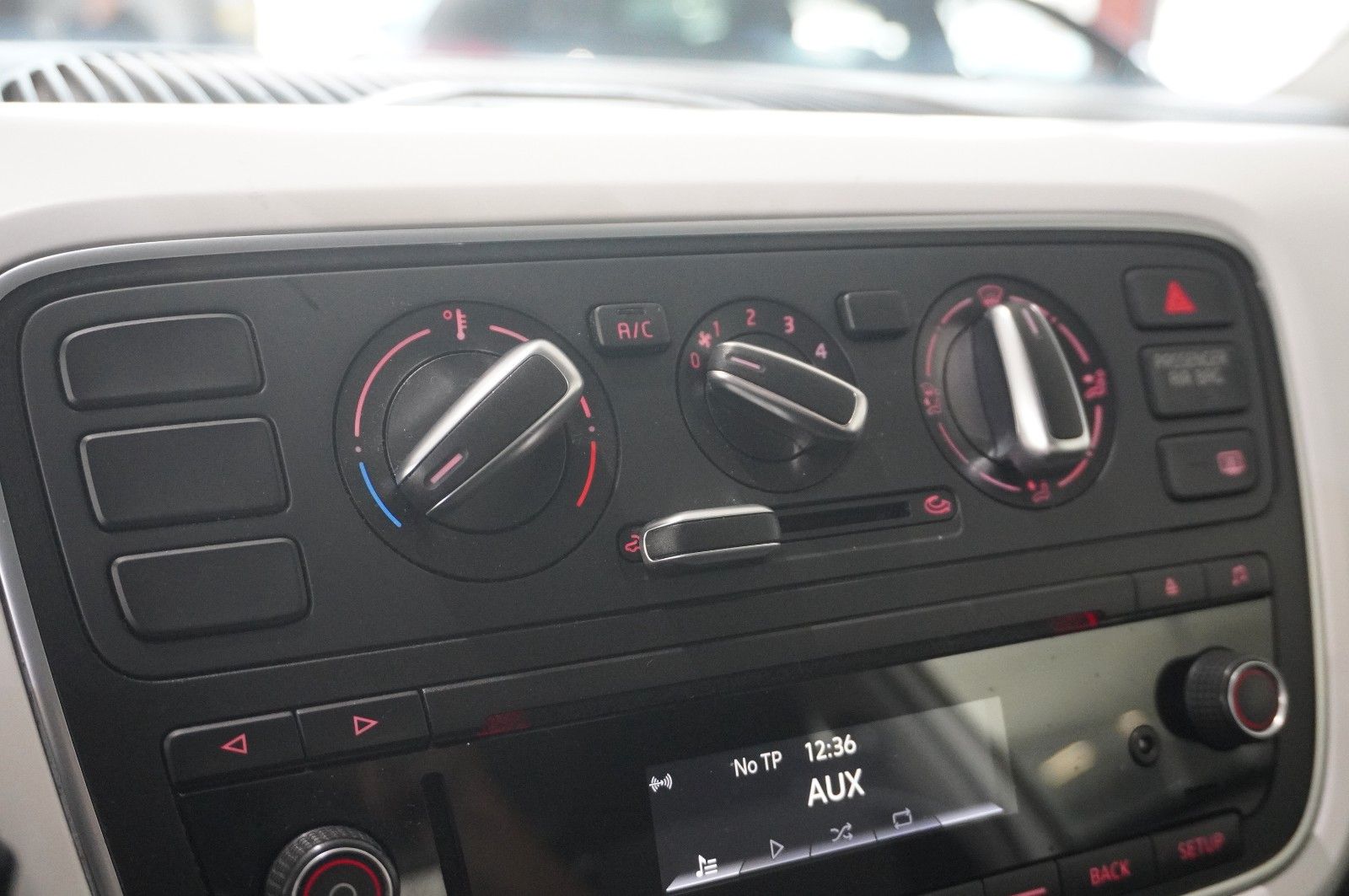 Fahrzeugabbildung SEAT Mii 1.0 MPI CHIC 3-TÜR KLIMA/PDC/USB/TEMP./AUX