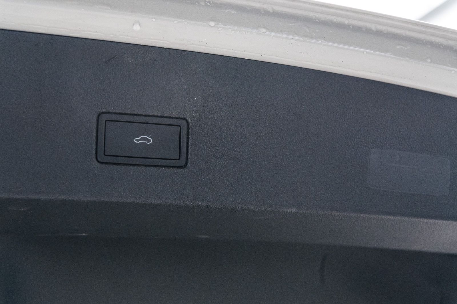 Fahrzeugabbildung Volkswagen T-Roc R-Line 1.5 TSI DSG LED+KAMERA+KEYLESS