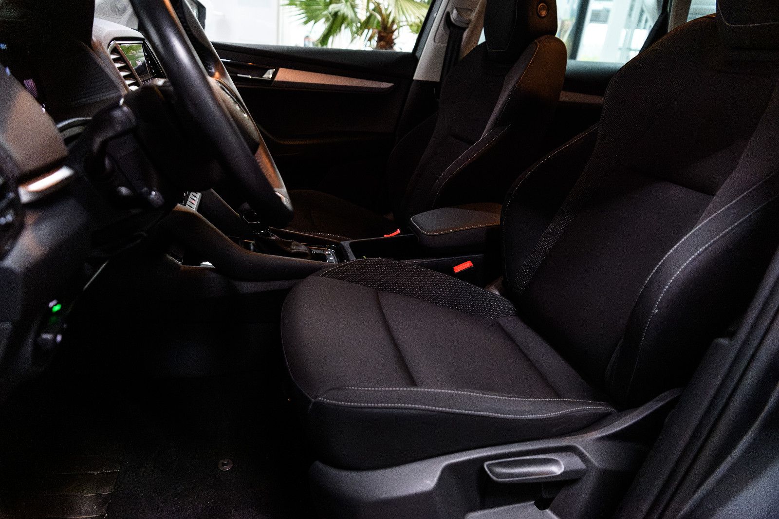 Fahrzeugabbildung SKODA Karoq Selection