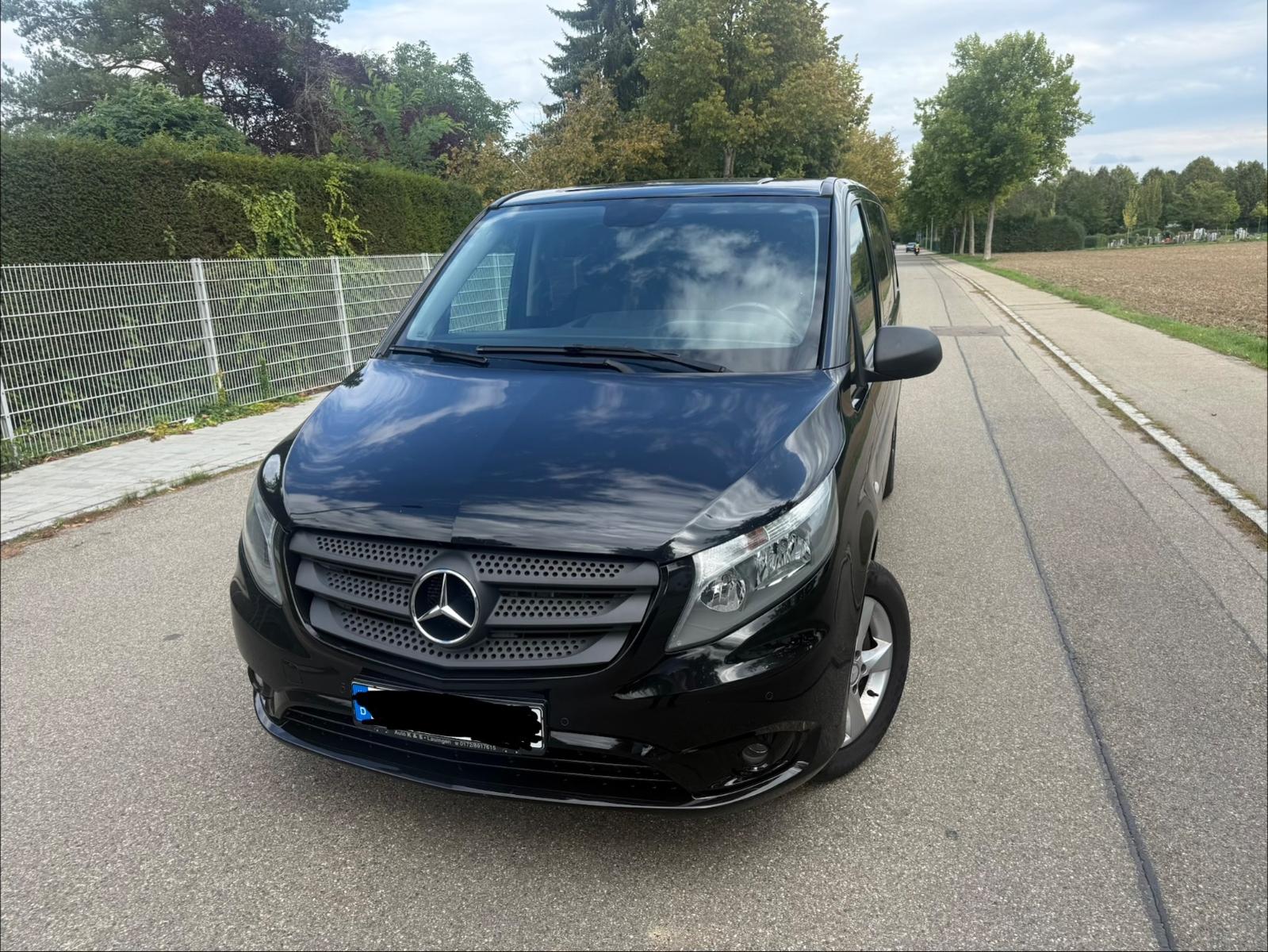 Mercedes-Benz Vito Tourer 4MATIC Lang,8-Sitze,Navi,Aut.,SHZ,AH