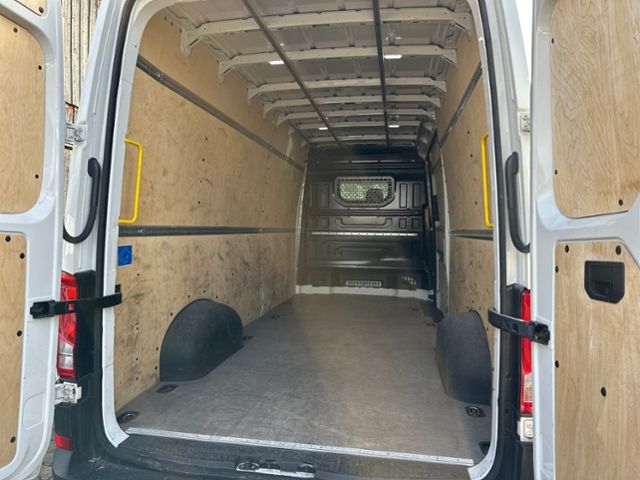 Fahrzeugabbildung Volkswagen Crafter 2.0 TDI KASTEN 35 LANG HOCHDACH FWD AHK