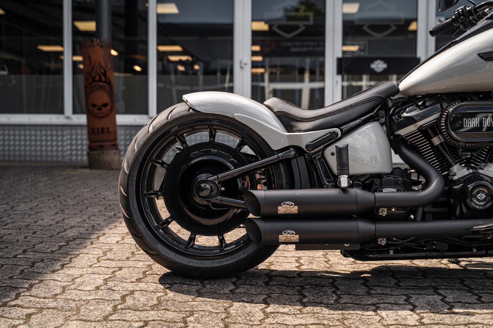 Fahrzeugabbildung Harley-Davidson DARK FAT BOY FLFBS 114 MY24 -JEKILL&HYDE-