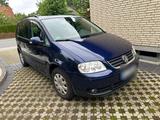 Volkswagen VW Touran 1.6 FSI - Volkswagen Touran mit Benzin-Antrieb: Kleinbus, Automatik, 1.6