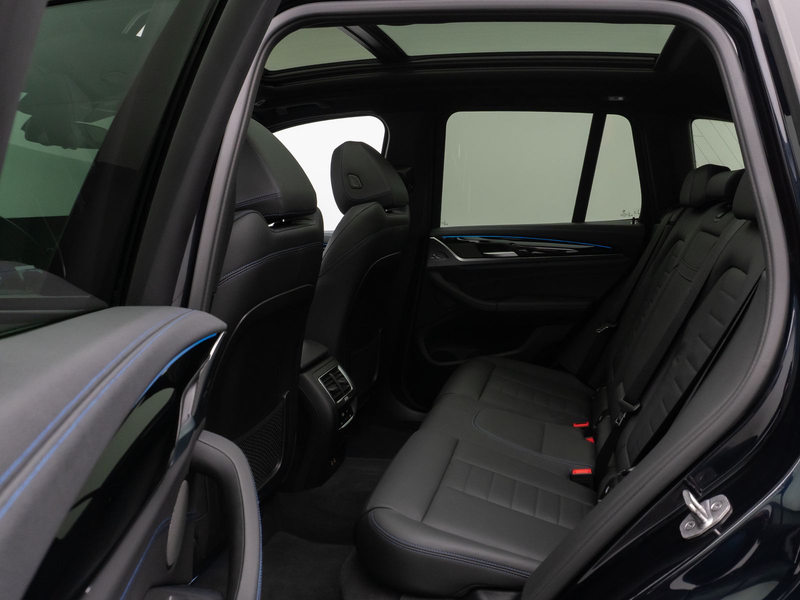 Fahrzeugabbildung BMW iX3 Impressive M Sport 360°HUD DAB H/K AHK Komfo