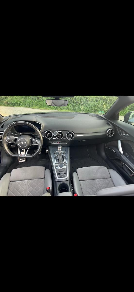 Audi TT Roadster 2.0 TFSI S tronic quattro -