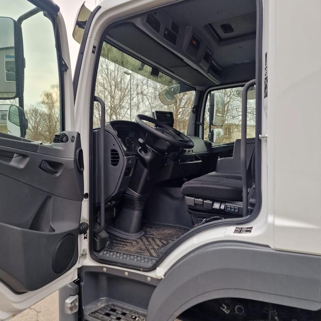 Fahrzeugabbildung Mercedes-Benz Atego 1224 L Koffer mit Ladebordwand