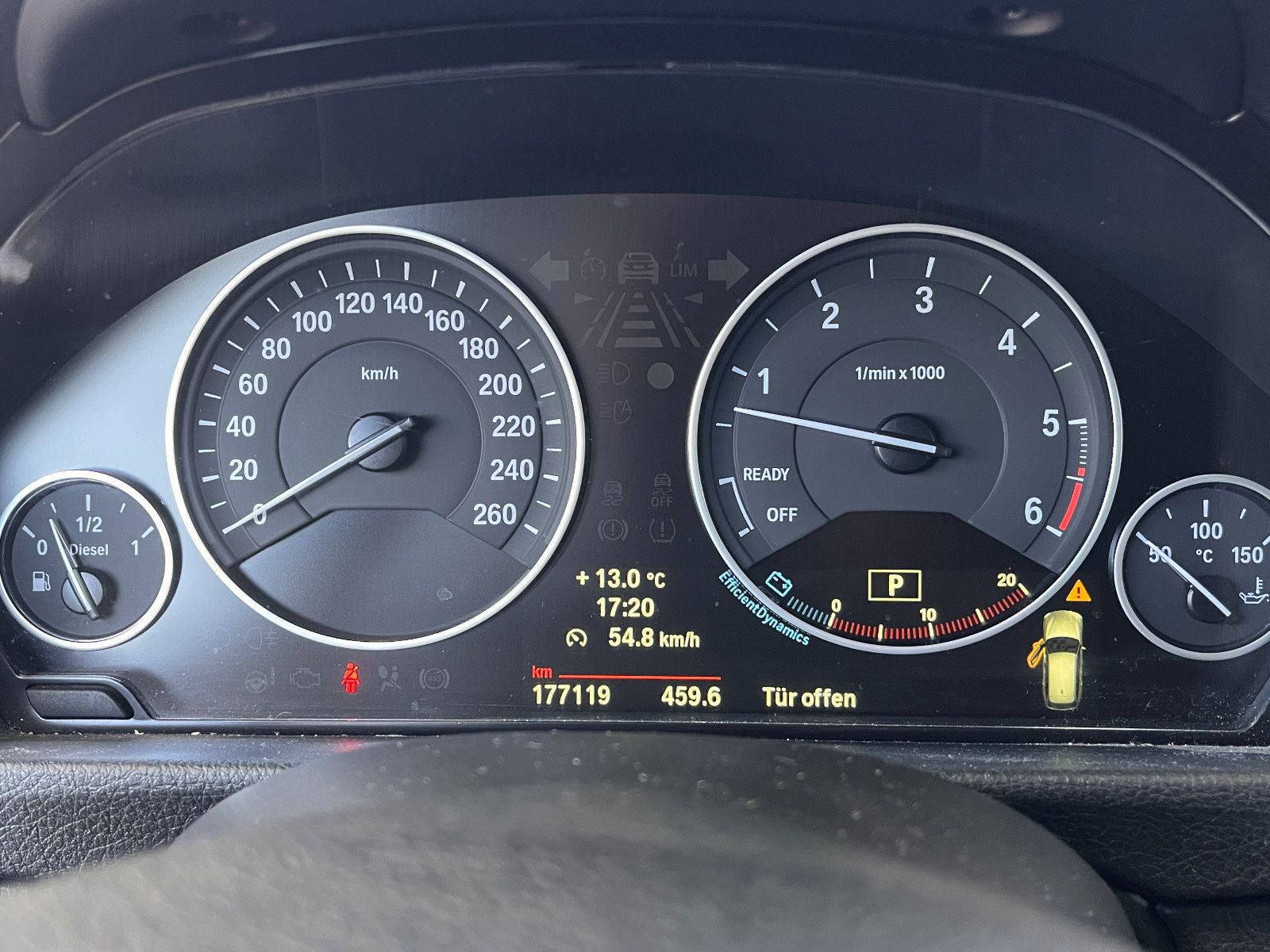 Fahrzeugabbildung BMW 330 Touring 330 d xDrive Automatik/ Panorama