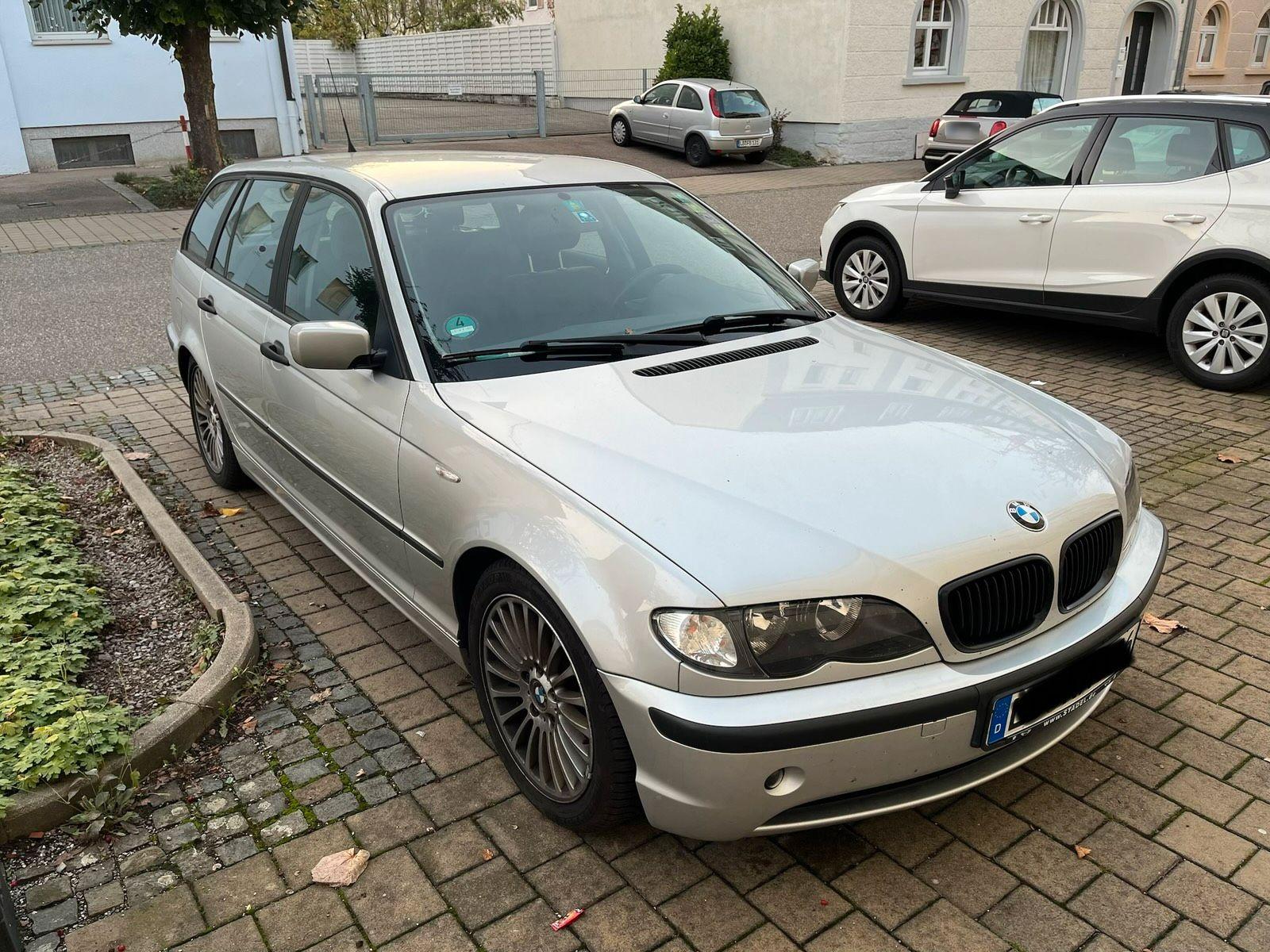 BMW 320 2004 — вигляд ззаду