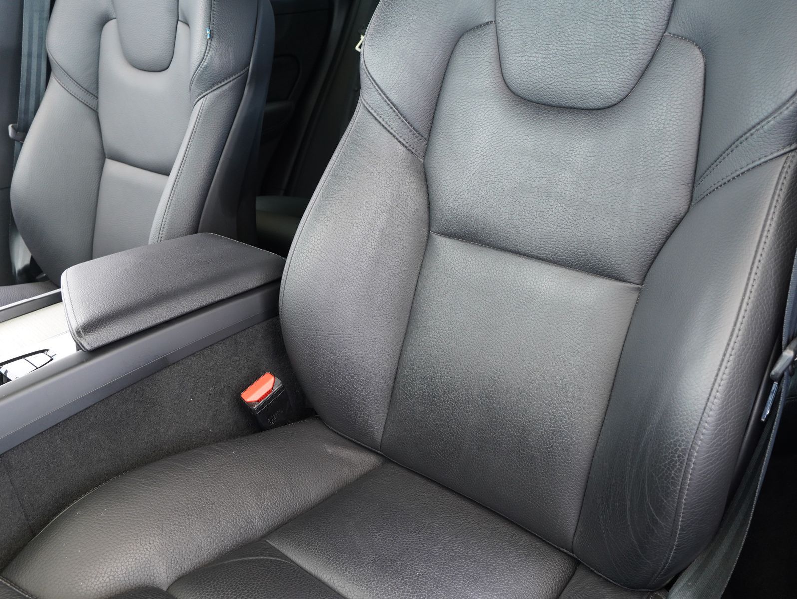 Fahrzeugabbildung Volvo XC60 B4 D Inscription XENIUM/INTELLISAFE/AHK