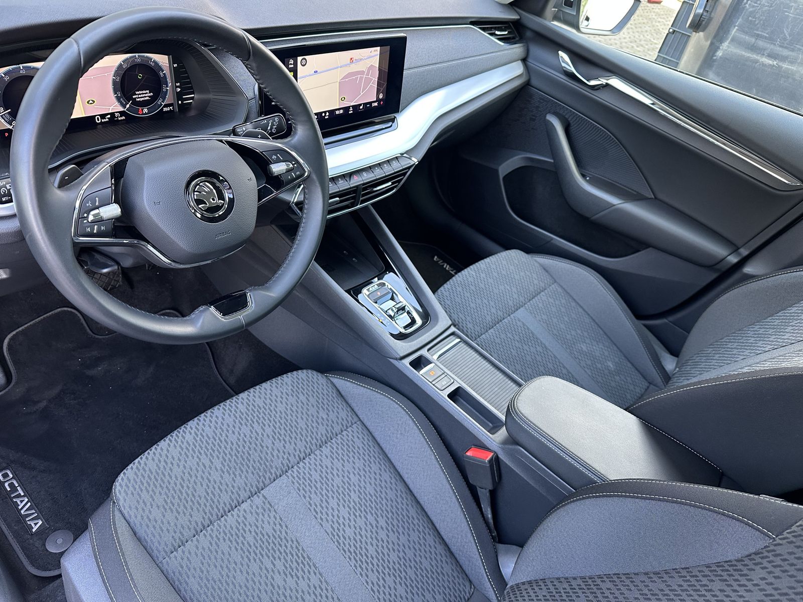 Fahrzeugabbildung SKODA Octavia Combi 2.0 TSI DSG 4x4 Style NAV+LED+AHK