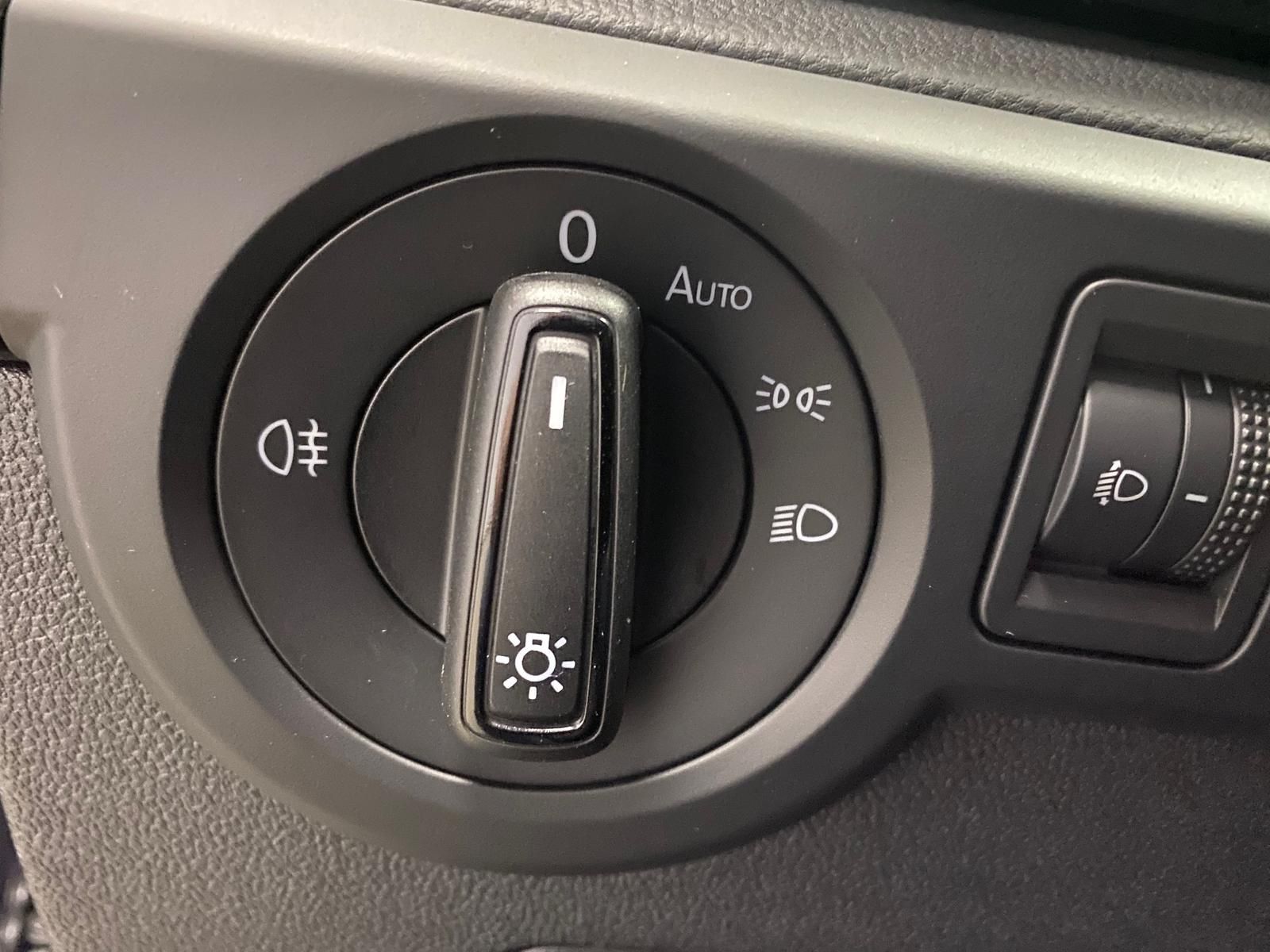 Fahrzeugabbildung Volkswagen T-Cross 1.0 TSI Life+APP+ACC+TOTWINKEL+KAMERA+++