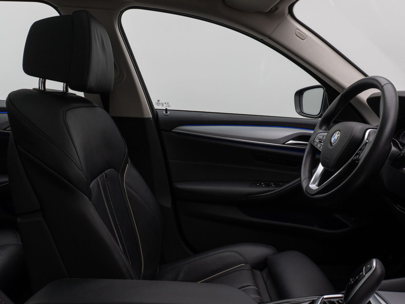 Fahrzeugabbildung BMW 530d Panorama Kamera DAB HiFi DrivAssist Komfort