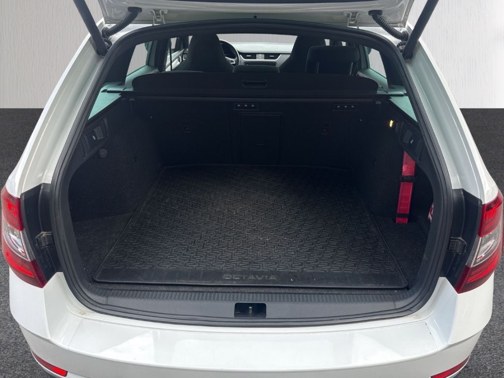 Skoda Octavia Combi 2.0TSI DSG 4x4 Sport Edition Pano foto 12