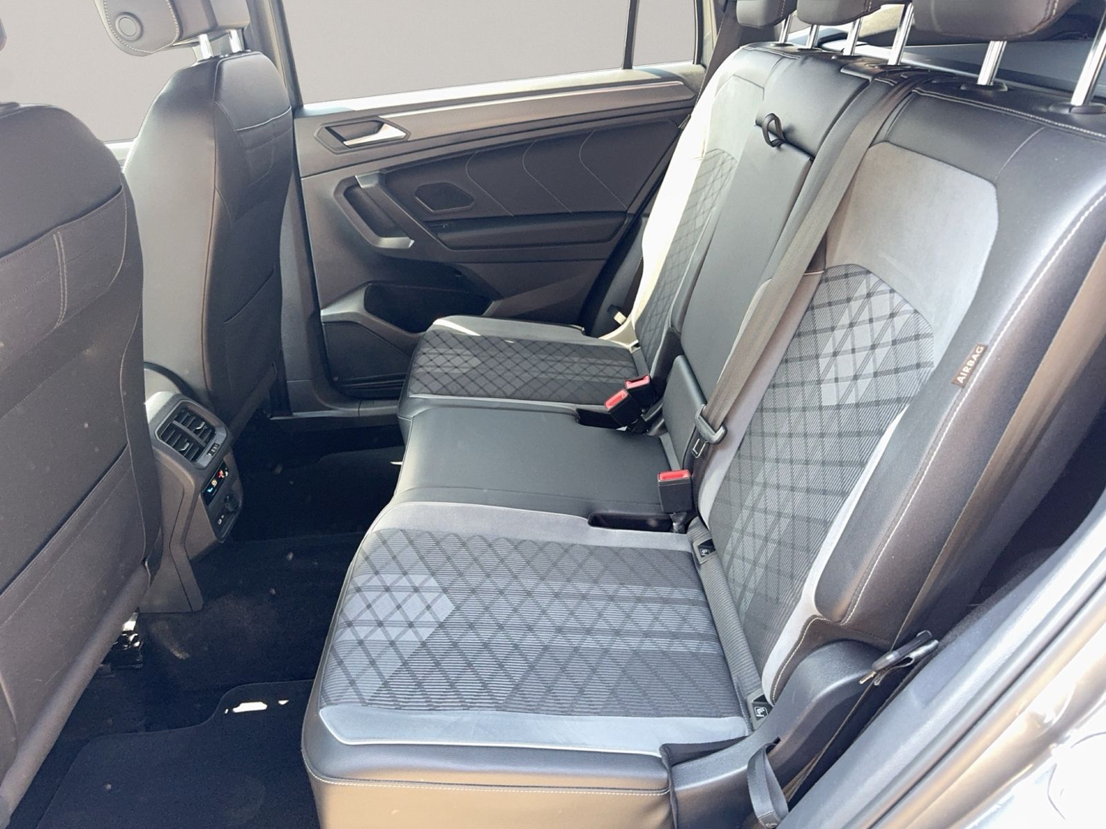 Tiguan Allspace 2.0 TDI R-Line 4Motion, AHK, Bus