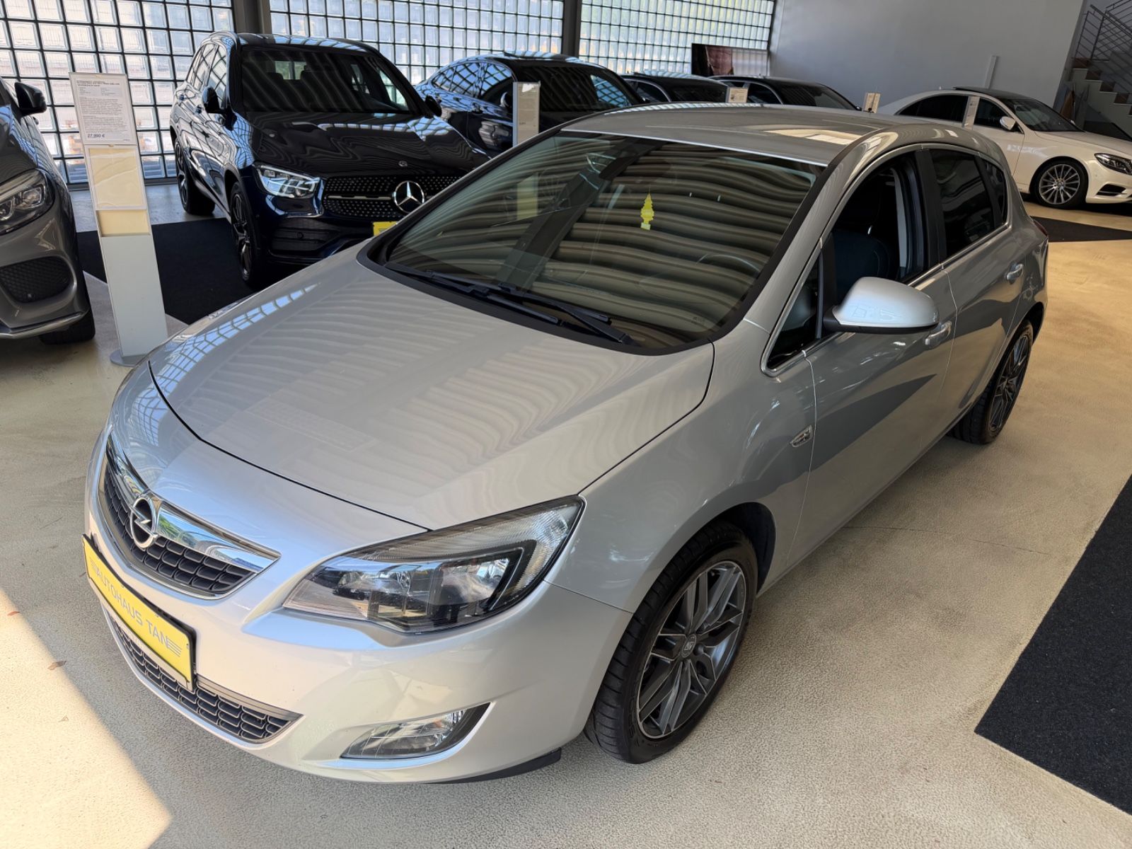 Fahrzeugabbildung Opel Astra J Lim. 5-trg. Sport