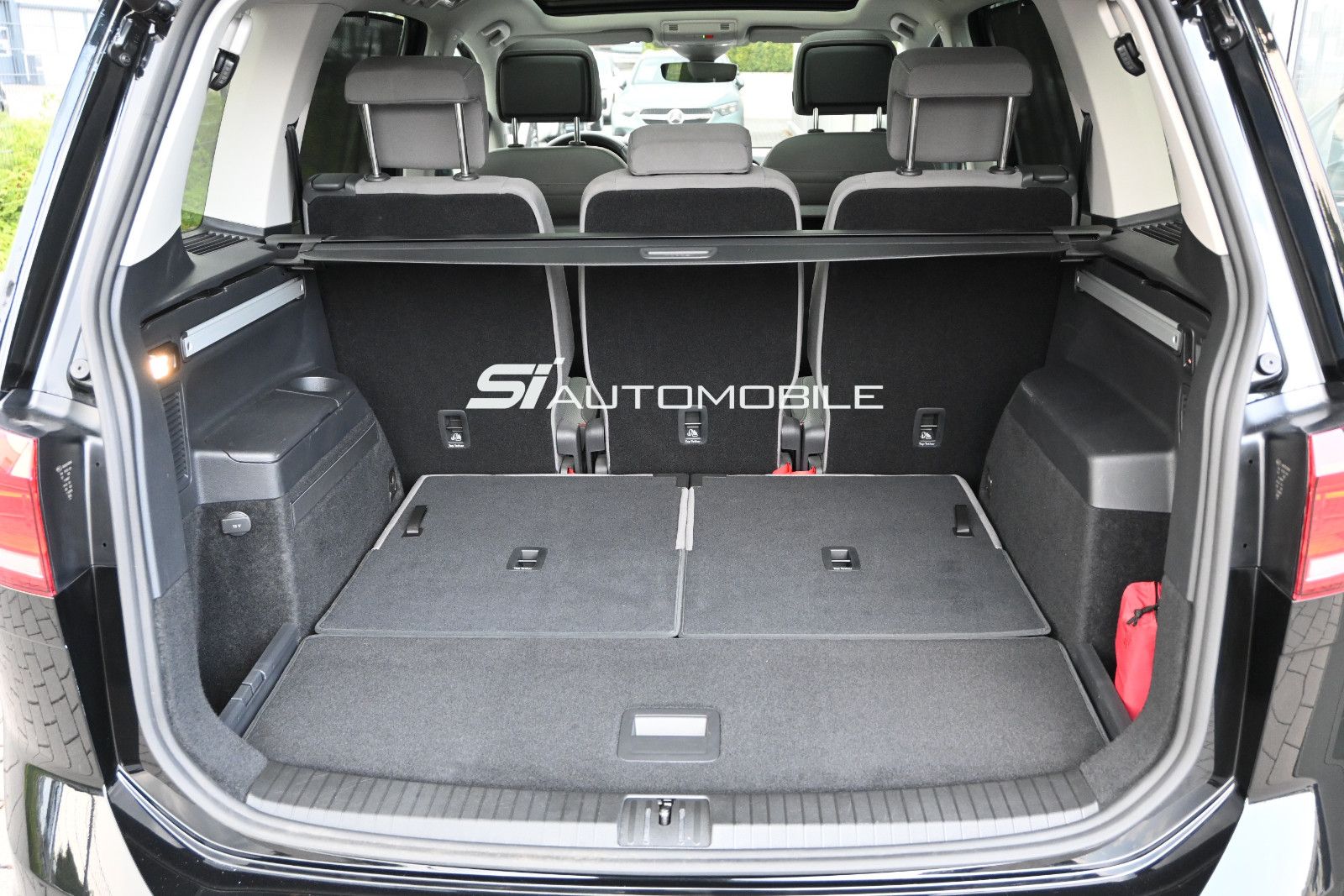 Fahrzeugabbildung Volkswagen Touran 1.5 TSI DSG °ACC°AHK°PANO°STHEIZ°DYNAUDI°