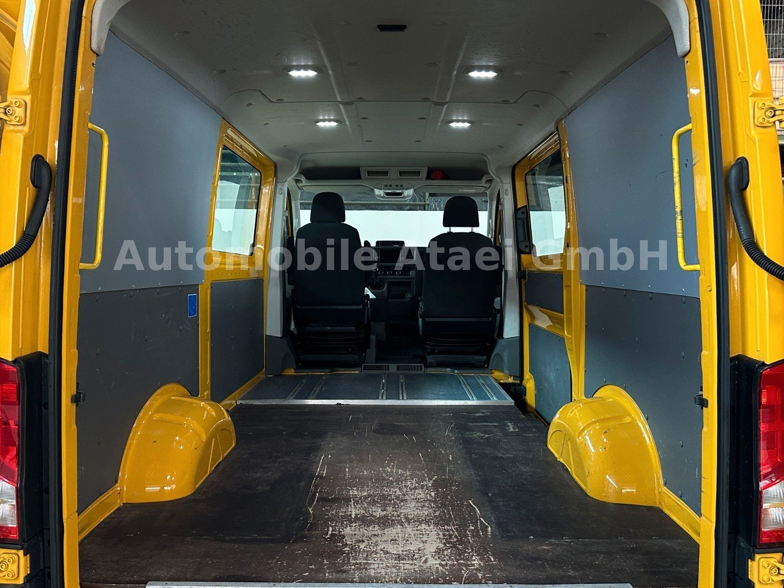 Fahrzeugabbildung Volkswagen Crafter 35 AHK 3,5 t+TEMPOMAT+KAMERA (4072)