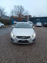Volvo V60 T3 Momentum.Klima.SHZ.AHK - gebrauchte Volvo V60 aus dem Jahr 2010