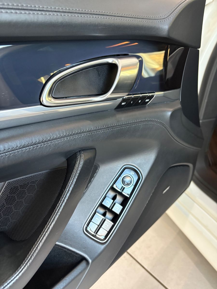 Fahrzeugabbildung Porsche Panamera Diesel * Carraraweiß * SCHIEBEDACH*