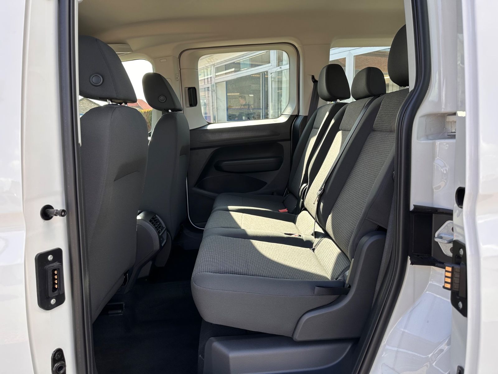 Fahrzeugabbildung Volkswagen Caddy Kombi 2.0 TDI APP/ACC/LED/PDC/TOTW/VIRT