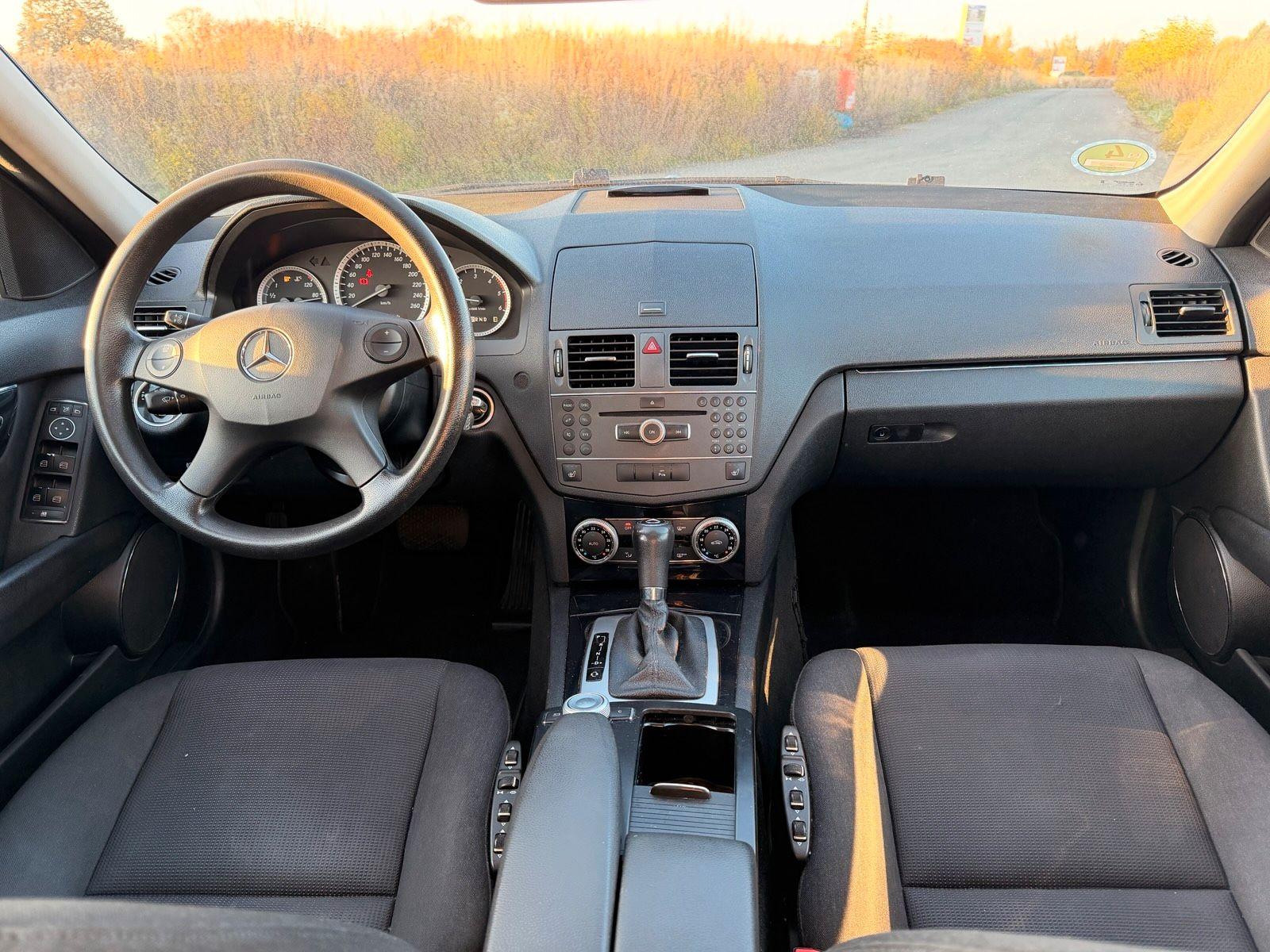 Mercedes-Benz C200 2010 — photo 7