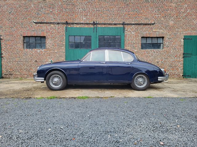 Jaguar MKII Daimler 2,5 Litre V8 Falddach Servo Speiche