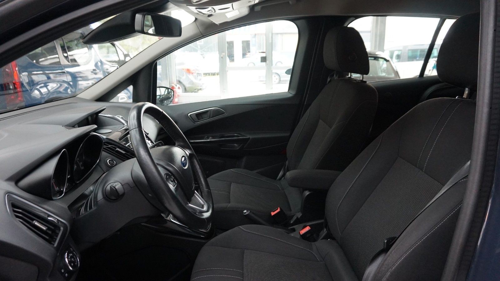 Fahrzeugabbildung Ford B-Max Titanium 4,9 Liter / 100 Km