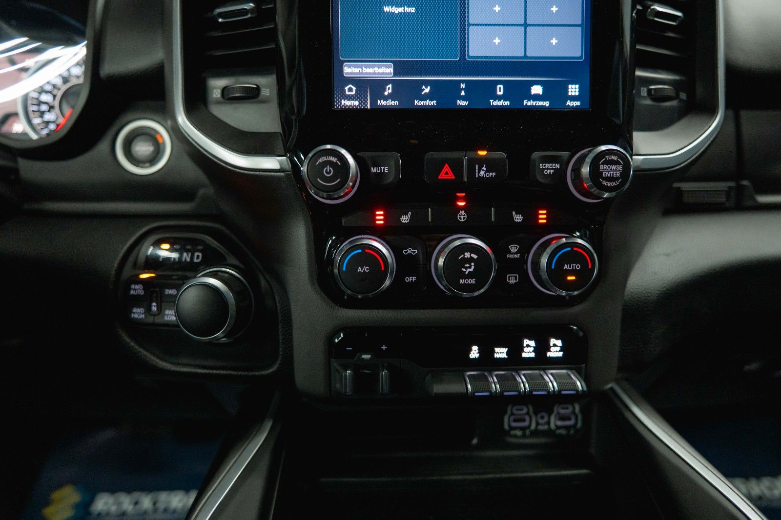 Fahrzeugabbildung Dodge RAM 5.7 V8 HEMI 4x4 OFFROAD Night-Paket LONGBED