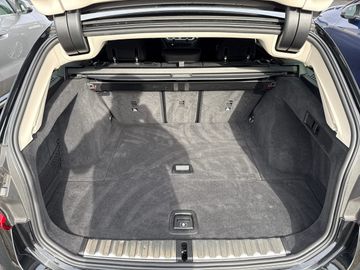 BMW 318i Touring Head-Up DAB LED RFK Tempomat Shz