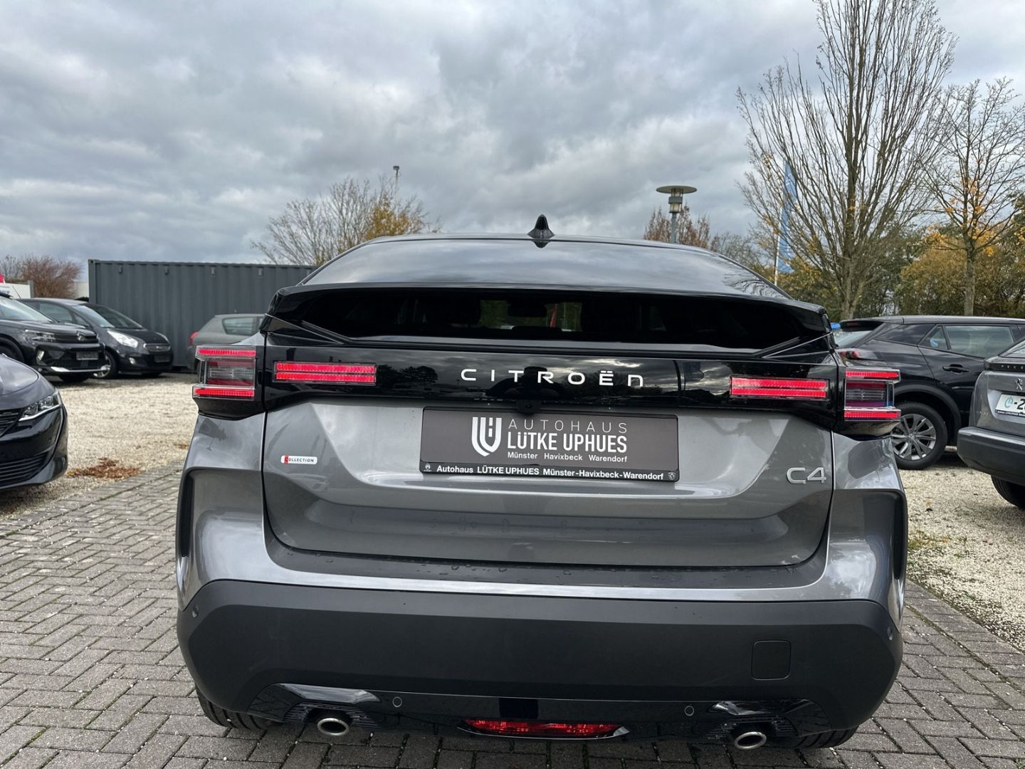 Fahrzeugabbildung Citroën C4 Collection Hybrid 145 Navi CarPlay