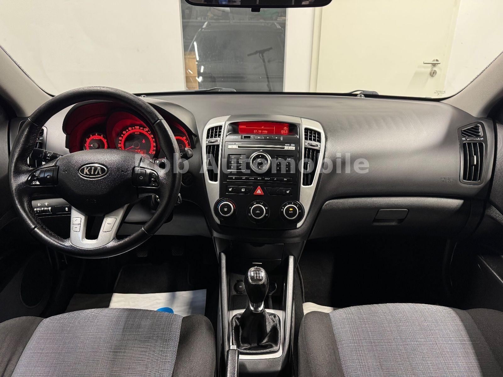Kia cee'd 2011 — photo 22