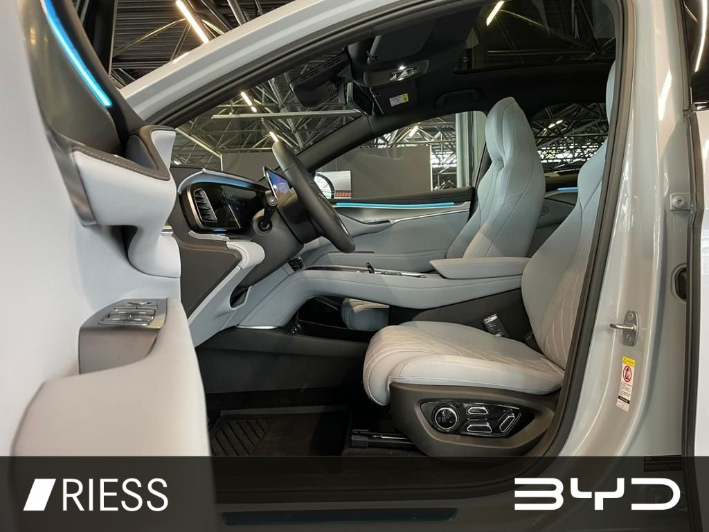 BYD SEALION 7