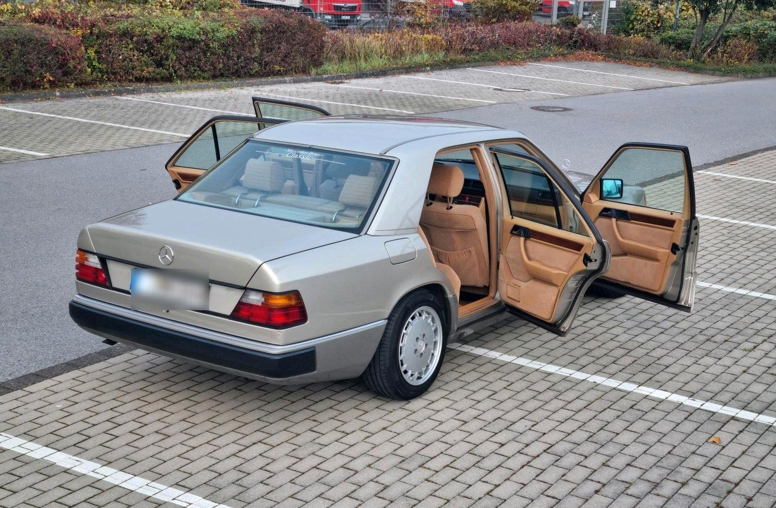Mercedes-Benz 230