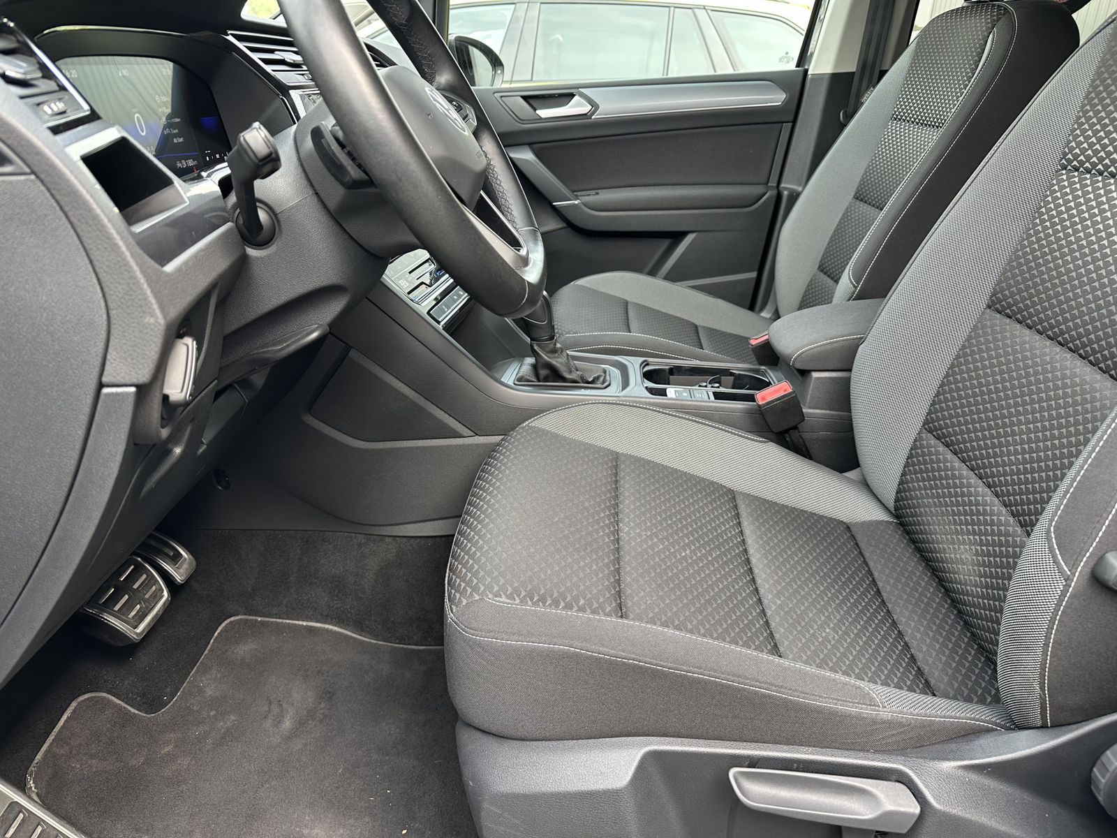 Fahrzeugabbildung Volkswagen Touran 2.0 TDI DSG ACTIVE NAV+LED+AHK+KAMERA+SHZ