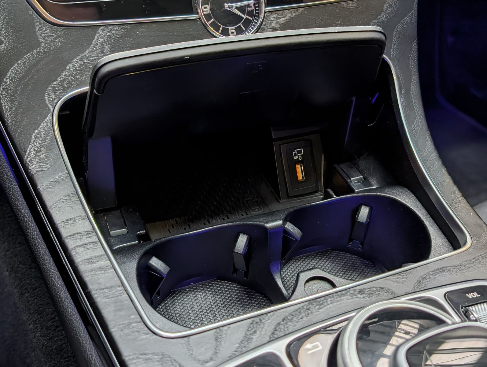 Fahrzeugabbildung Mercedes-Benz C 300 d 4M AMG-Line ACC Multibeam 360° Pano Voll