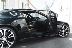 Fahrzeugabbildung Aston Martin V12 Vantage Carbon Black Edition *MwSt / Manual*