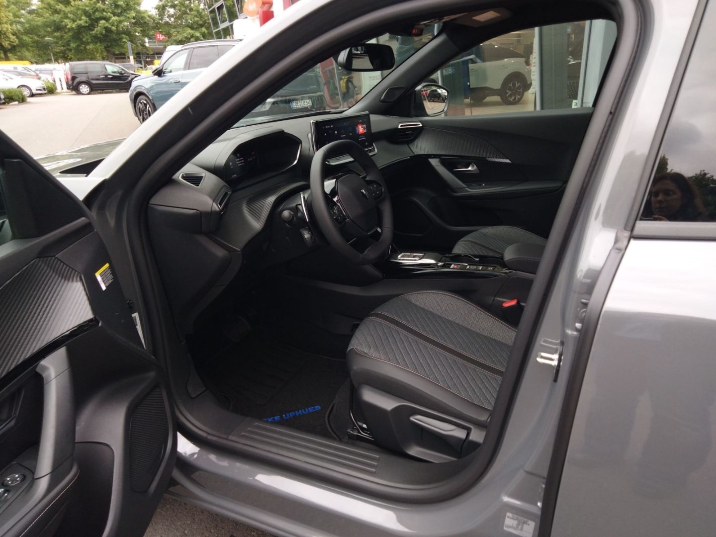 Fahrzeugabbildung Peugeot 2008 ALLURE HYBRID 145 e-DSC6 Navi LED ACC