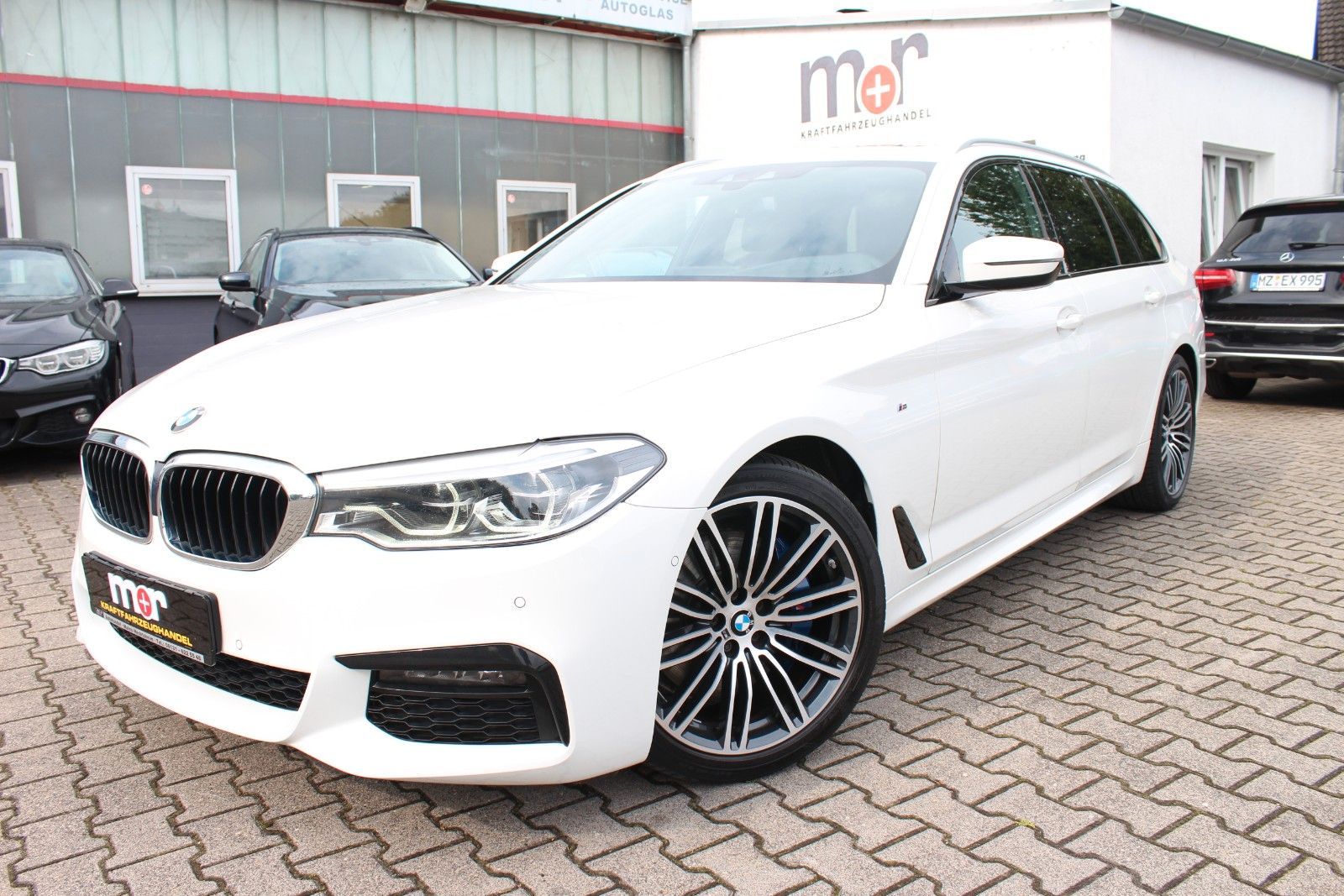 BMW 530d xDrive Touring A~M-PAKET~LEDER~NAVI~SHZ
