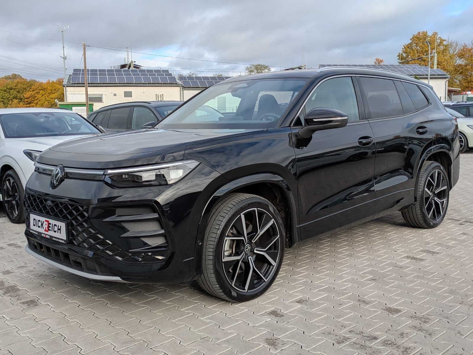 Fahrzeugabbildung Volkswagen Tayron 2.0 TDI 4M R-Line 7Si*MATRIX*AHK*PANO*HUD