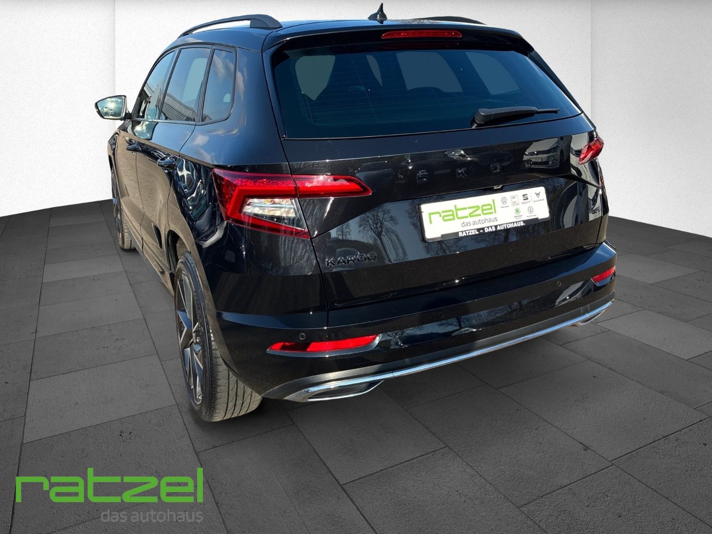 Fahrzeugabbildung SKODA Karoq 4x4 Sportline TSI 2,0 Navi LED ACC Travel