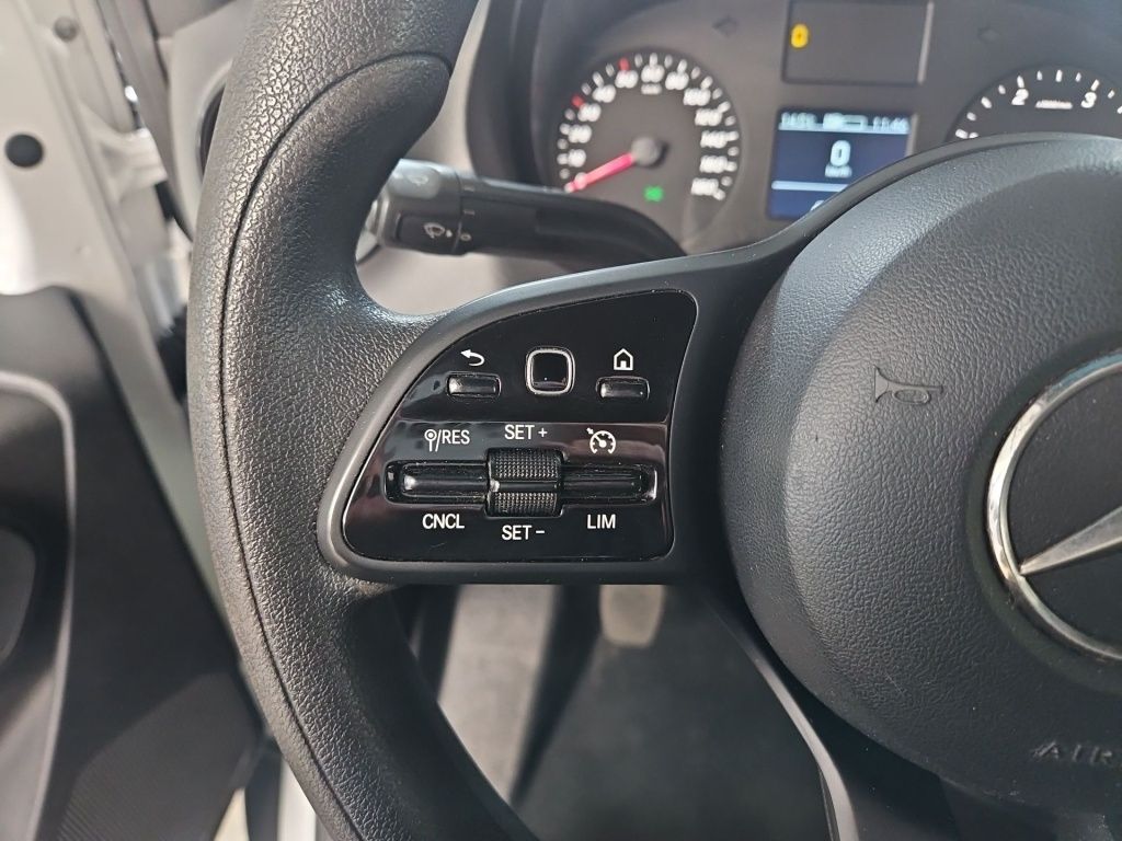 Fahrzeugabbildung Mercedes-Benz Sprinter 317 Kombi L2H2 Mobility Rollstuhl Lift