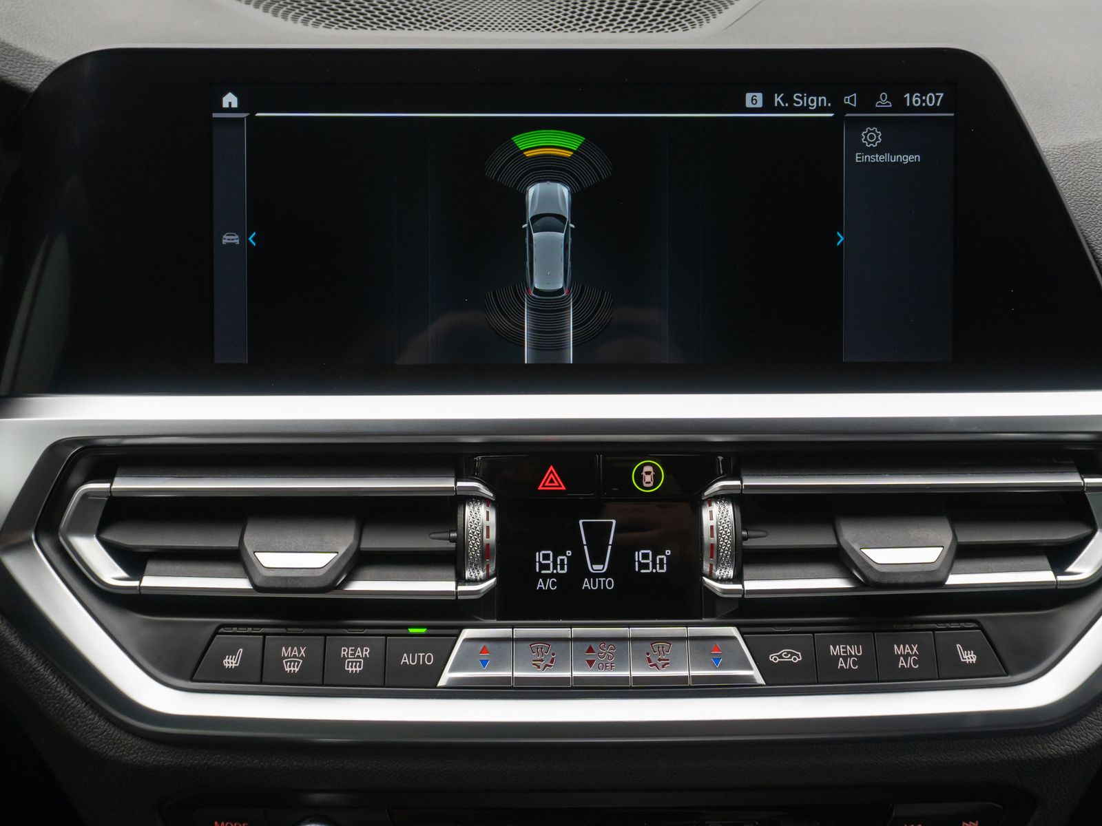 Fahrzeugabbildung BMW 330e M Sport Laser DAB Alarm HUD H/K Komfort 18"