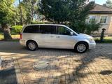 Lancia Voyager 2.8 MultiJet 16v Platinum Automatik ... - Lancia Voyager: Platinum