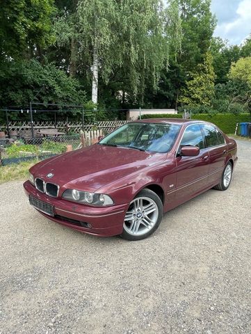 BMW E39 520i Facelift Sonderausstattung (v...