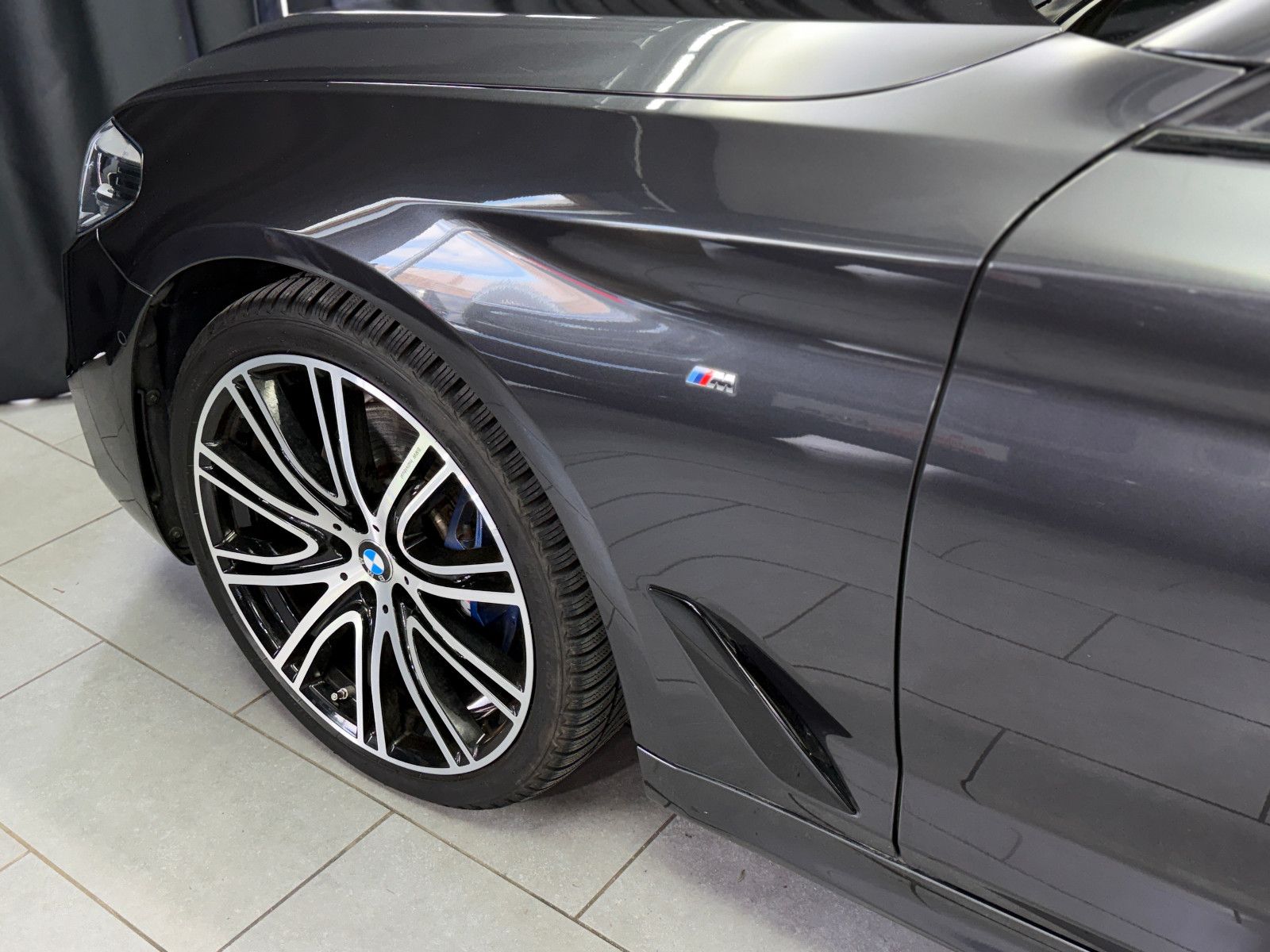 Fahrzeugabbildung BMW BMW 530i Lim xDrive M SPORT|HEAD-UP|360"|NAVI|