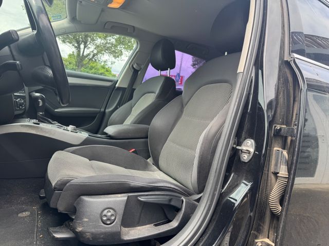 Fahrzeugabbildung Audi A4 Avant Attraction Automatik AHK