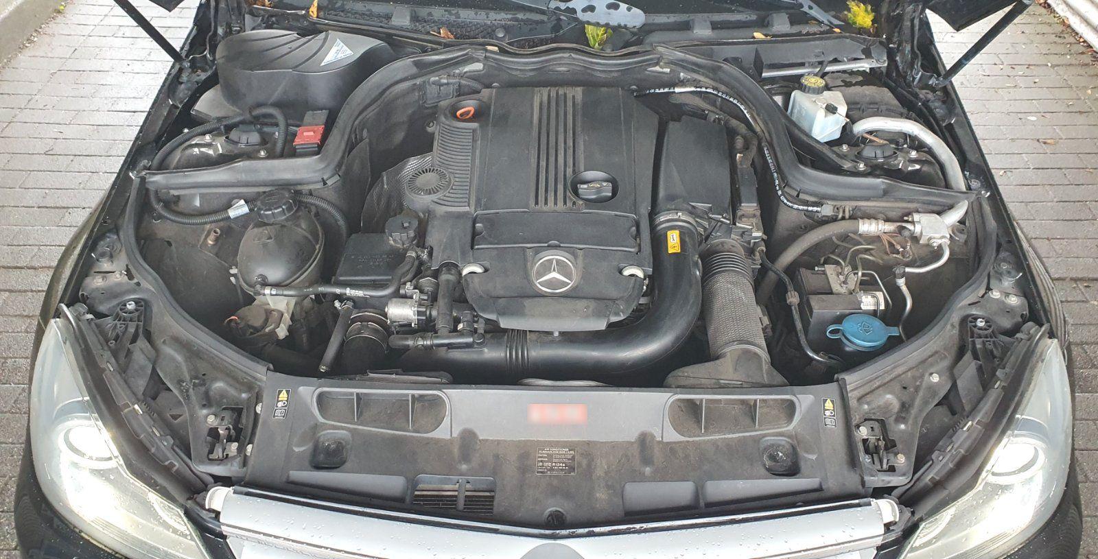 Mercedes-Benz C200 2012 — photo 12
