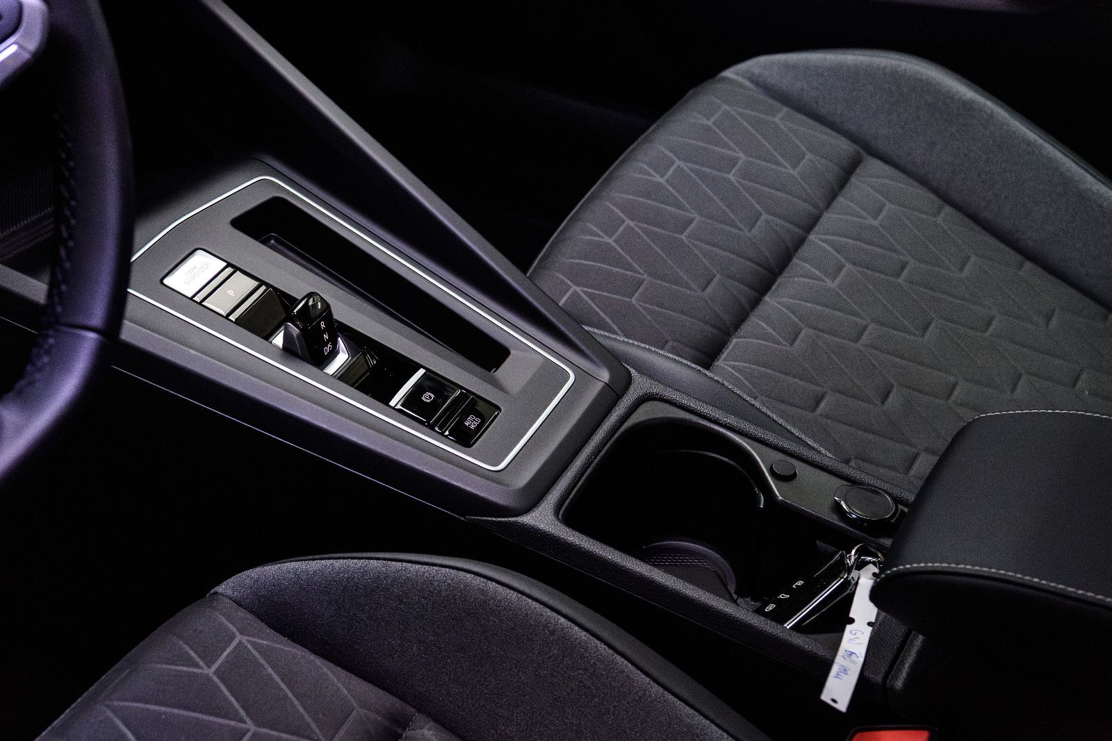 Fahrzeugabbildung Volkswagen Golf VIII Goal 1.5 TSI eHybrid LED+KAMERA+5J.GAR