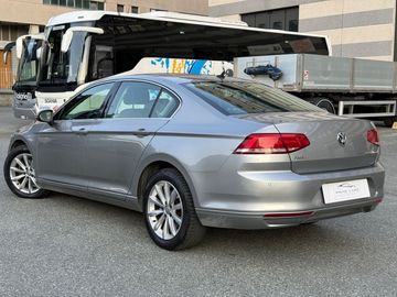 Volkswagen Passat - 2
