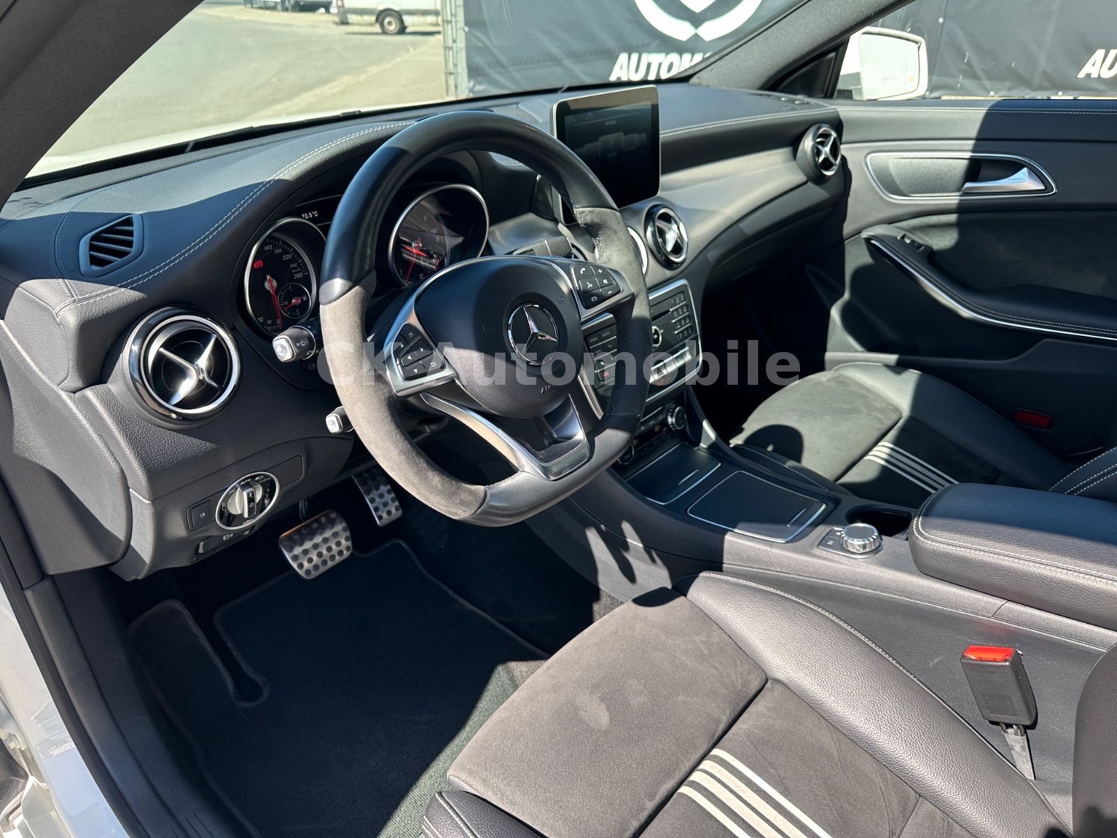 Fahrzeugabbildung Mercedes-Benz CLA220d Shooting Brake Peak Edition/Navi/LED/Kam
